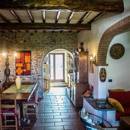 Tuscan Farm With Spectacular Views 维基奥